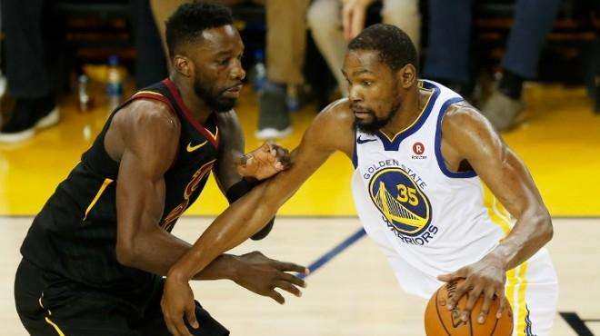 它像镜子照 它像镜子照